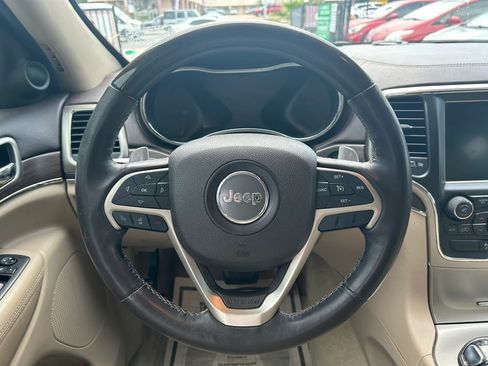 Used 2015 Jeep Grand Cherokee Overland AWD/4WD image 22