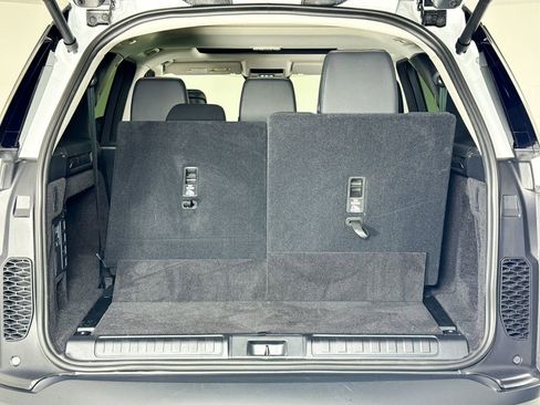 Used 2024 Land Rover Discovery S image 25
