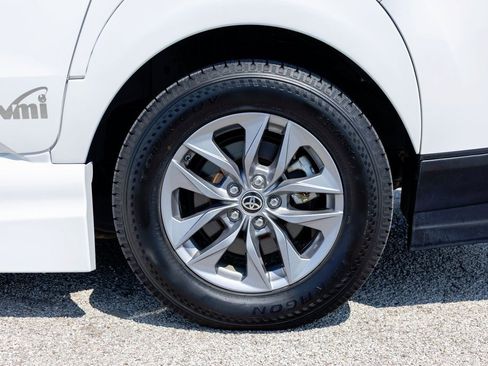 Used 2022 Toyota Sienna LE image 26