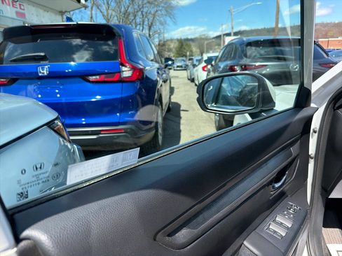 Used 2024 Honda CR-V EX image 15