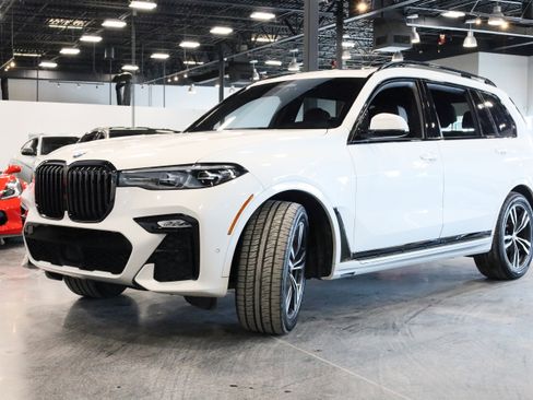 Used 2022 BMW X7 xDrive40i w/ M Sport Package image 3