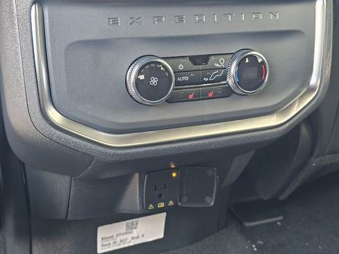 New 2025 Ford Expedition Platinum w/ Stealth Performance Package image 17