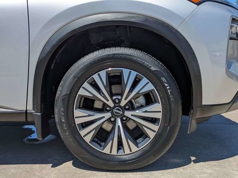 Used 2023 Nissan Rogue SV FWD image 12