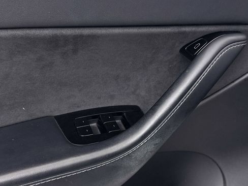 Used 2020 Tesla Model Y Long Range image 30