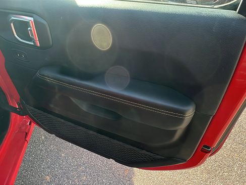 Used 2025 Jeep Wrangler Sahara image 18