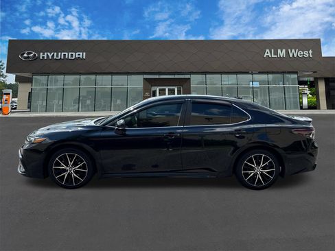 Used 2023 Toyota Camry SE w/ Convenience Package FWD image 8