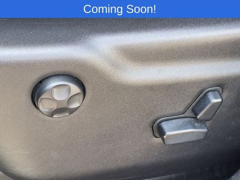 Used 2013 Jeep Grand Cherokee Overland AWD/4WD image 17