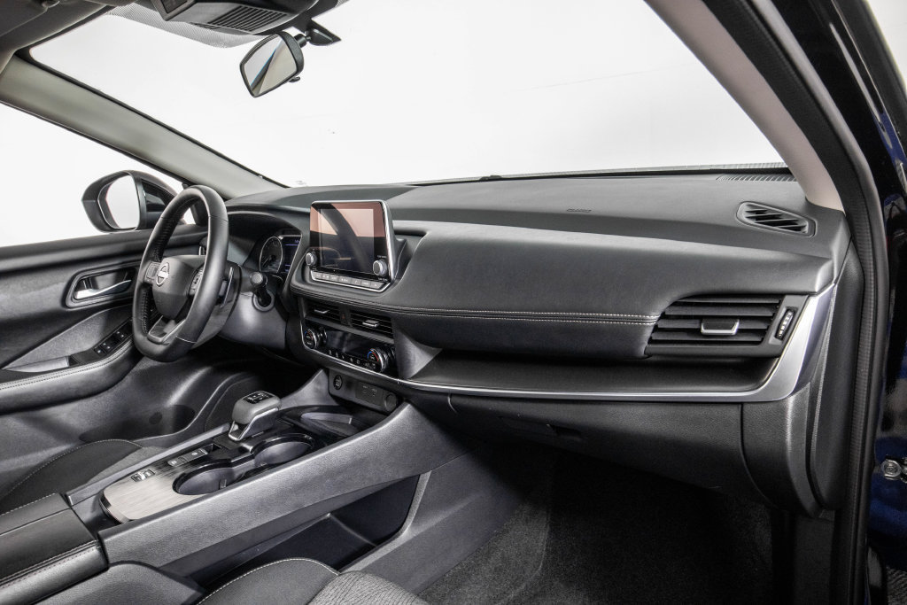 Used 2025 Nissan Rogue SV FWD image 19
