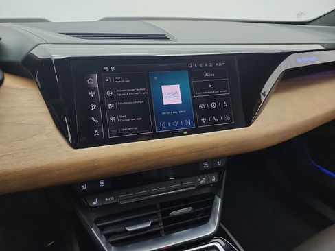 Used 2024 Audi e-tron GT Prestige image 10