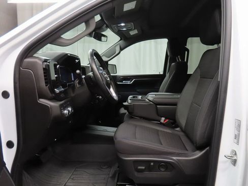 Used 2024 GMC Sierra 1500 SLE w/ X31 Off-Road Package image 9