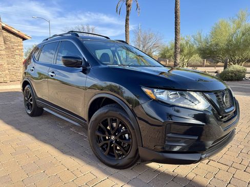 Used 2018 Nissan Rogue SV FWD image 1