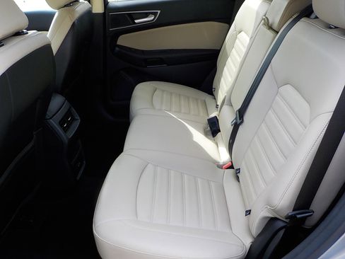 Used 2022 Ford Edge SEL image 11