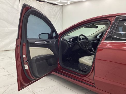 Used 2016 Ford Fusion Energi Titanium w/ Driver Assist Package image 16