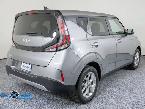 Used 2025 Kia Soul LX w/ LX Technology Package FWD image 7