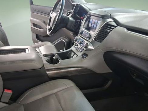 Used 2017 Chevrolet Suburban LT image 13