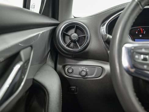 Used 2023 Chevrolet Blazer LT image 18