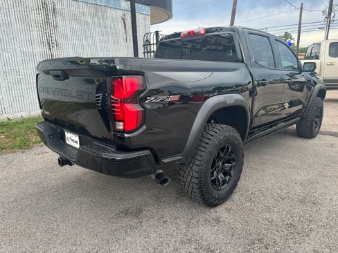 Used 2025 Chevrolet Colorado ZR2 w/ Midnight Edition image 5