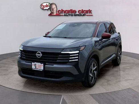 Certified 2025 Nissan Kicks SV FWD image 1