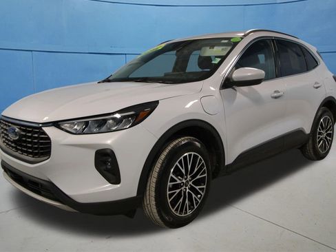 Used 2025 Ford Escape SE w/ Class II Trailer Tow Package FWD image 30