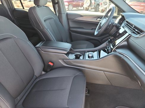 New 2025 Jeep Grand Cherokee Laredo X w/ Luxury Tech Group I image 23