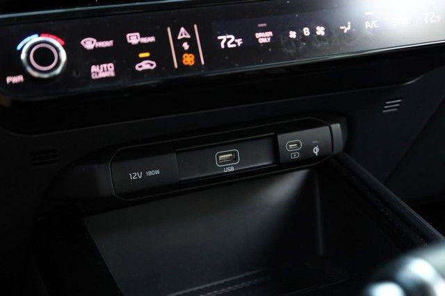 Used 2024 Kia Niro SX Touring FWD image 38