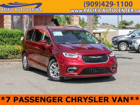 Used 2021 Chrysler Pacifica Touring w/ Uconnect Theater Family Group image 1