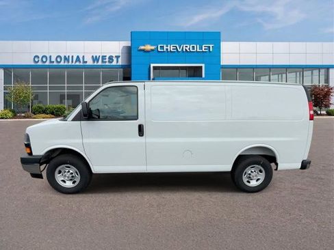 Used 2025 Chevrolet Express 2500 w/ Driver Convenience Package RWD image 2