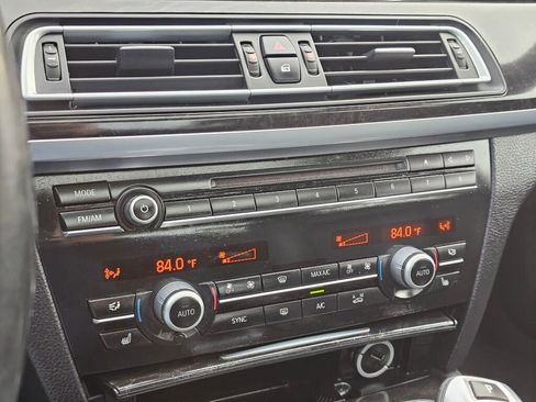 Used 2014 BMW 740i image 22