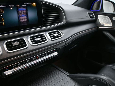 Used 2021 Mercedes-Benz GLS 580 4MATIC image 4
