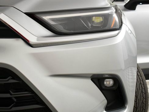 Used 2024 Toyota Grand Highlander Limited image 2