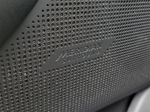 New 2026 Land Rover Range Rover Velar Dynamic SE image 13