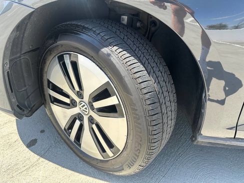 Used 2019 Volkswagen e-Golf SEL Premium image 2