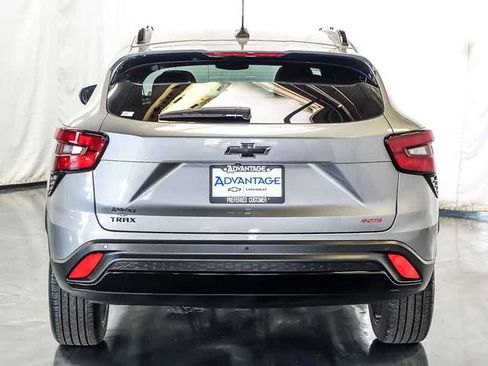 Used 2025 Chevrolet Trax RS w/ Sunroof Package FWD image 8
