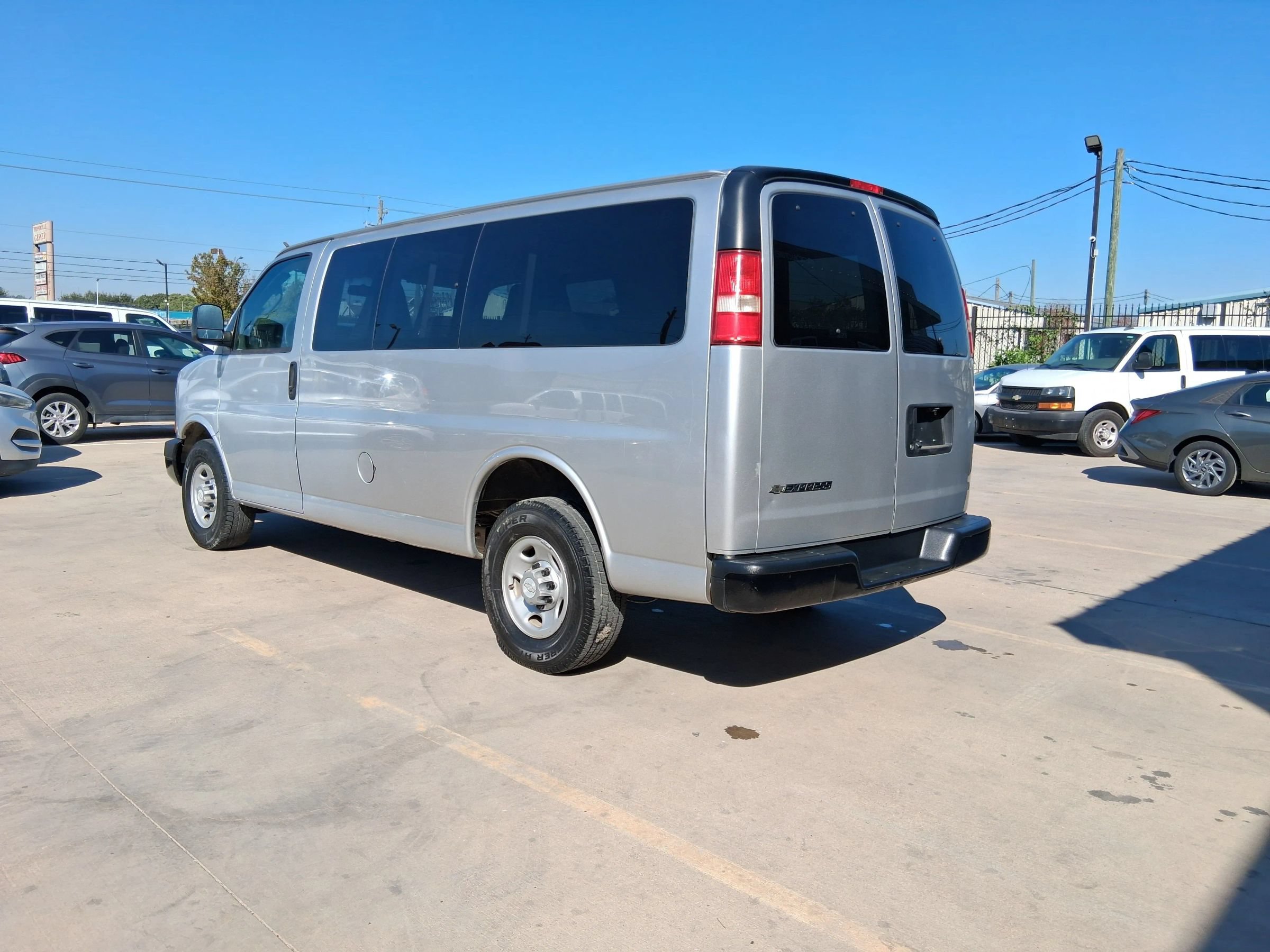 Used 2017 Chevrolet Express 2500 LS RWD image 5