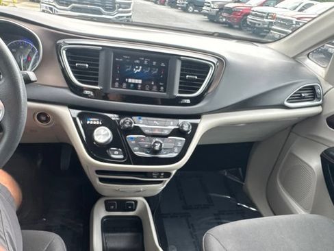 Certified 2018 Chrysler Pacifica Touring w/ Security Group FWD image 23