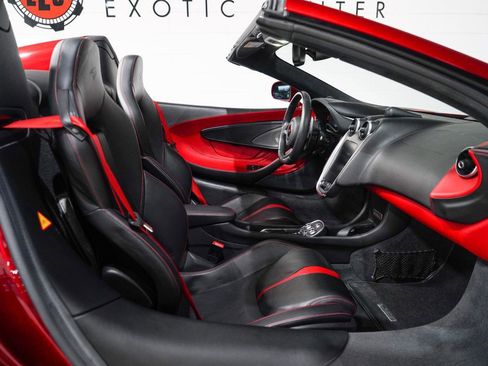 Used 2018 McLaren 570S Spider image 15