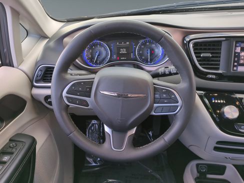 Used 2023 Chrysler Voyager LX FWD image 12