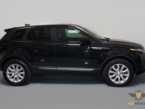 Used 2018 Land Rover Range Rover Evoque SE image 4