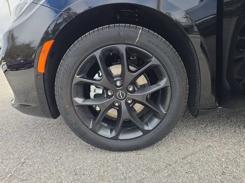 New 2026 Chrysler Pacifica Limited w/ S Appearance Package FWD image 30