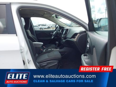 Used 2017 Jeep Cherokee Latitude image 10