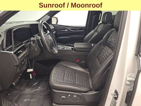 Used 2023 Cadillac Escalade V AWD/4WD image 5