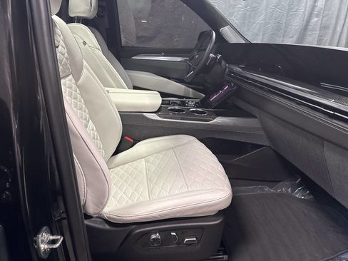 Used 2025 Cadillac Escalade V AWD/4WD image 28