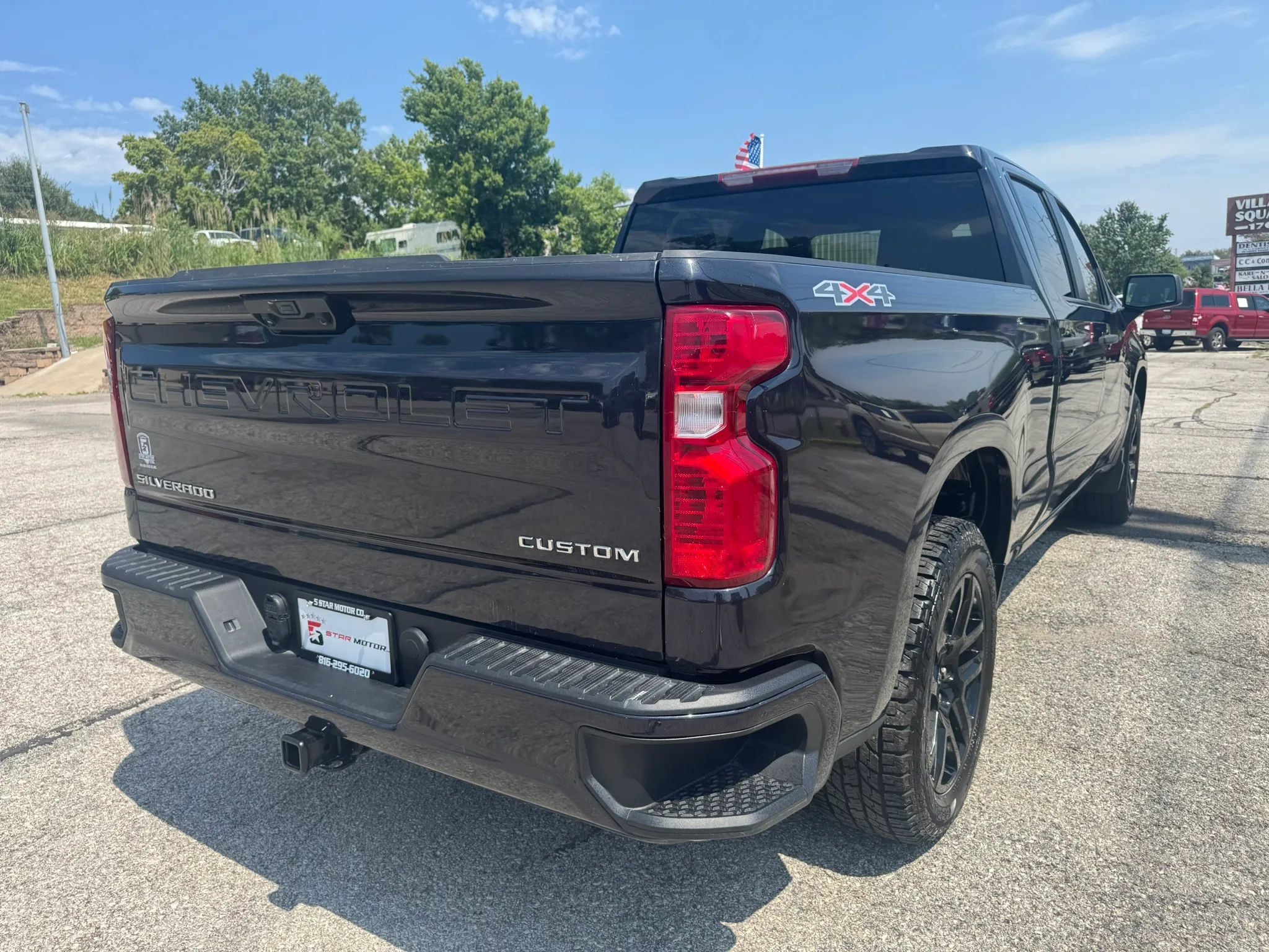 Used 2023 Chevrolet Silverado 1500 Custom AWD/4WD image 3