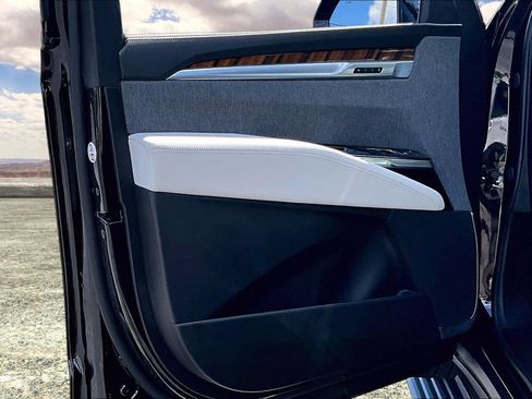 Used 2026 Cadillac Escalade Platinum Sport w/ LPO, Floor Liner Package AWD/4WD image 20