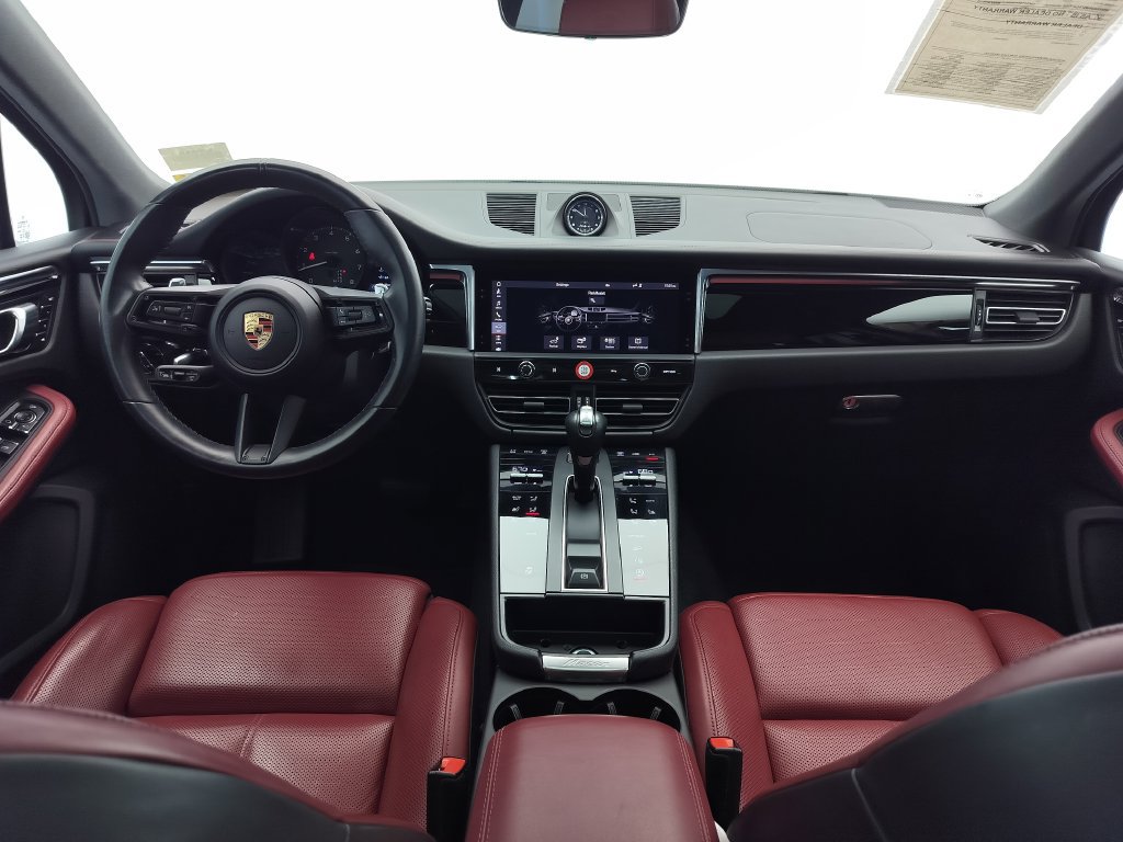 Certified 2024 Porsche Macan Turbo AWD/4WD image 8