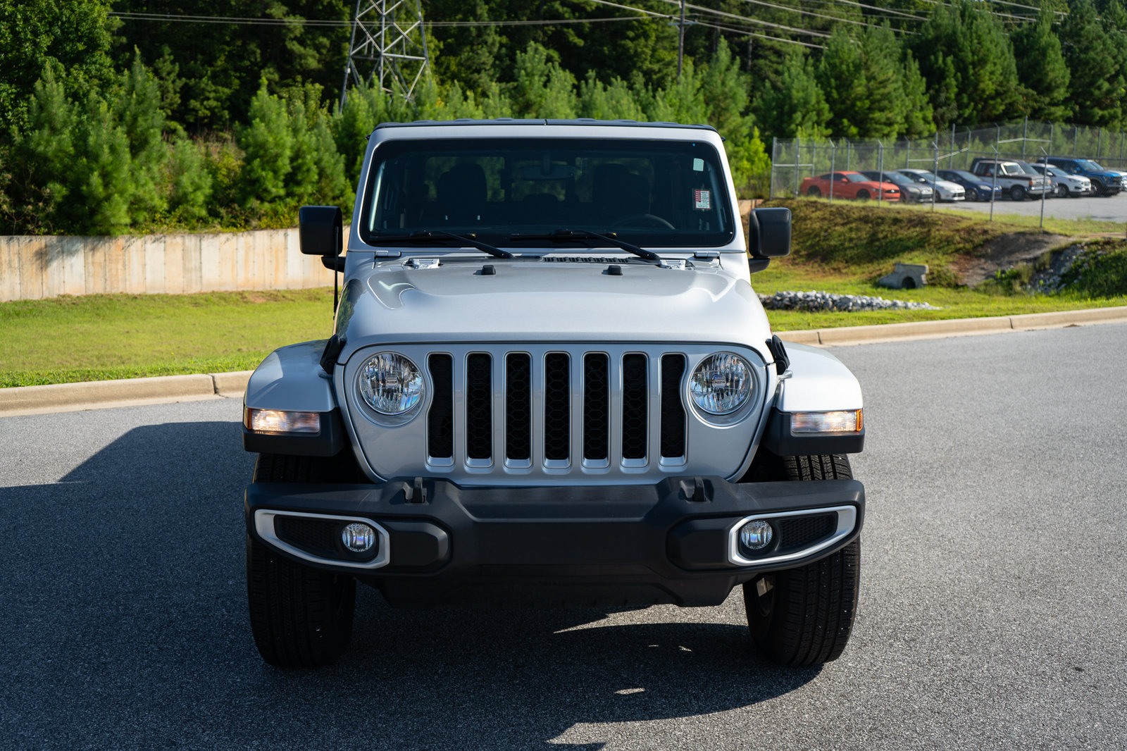 Used 2023 Jeep Gladiator Overland AWD/4WD image 2