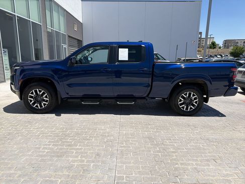 Used 2023 Nissan Frontier SV w/ Technology Package AWD/4WD image 2