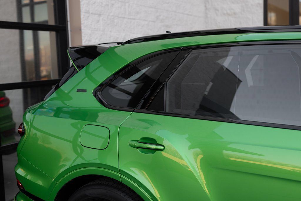 Used 2025 Bentley Bentayga AWD/4WD image 11