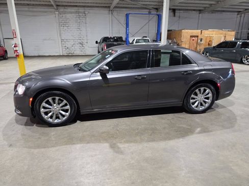 Used 2016 Chrysler 300 Limited AWD/4WD image 4