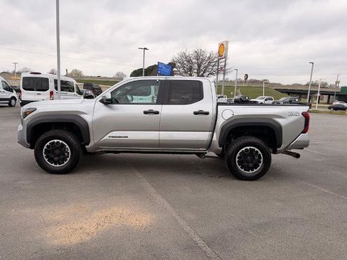 Used 2024 Toyota Tacoma TRD Off-Road image 4